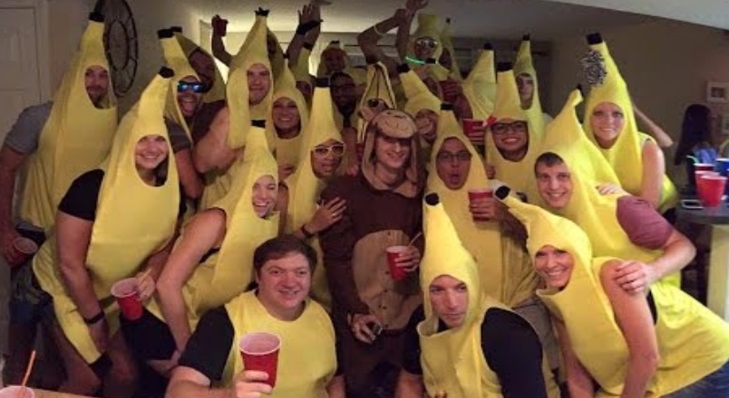 group of bananas at brussels pub crawl
